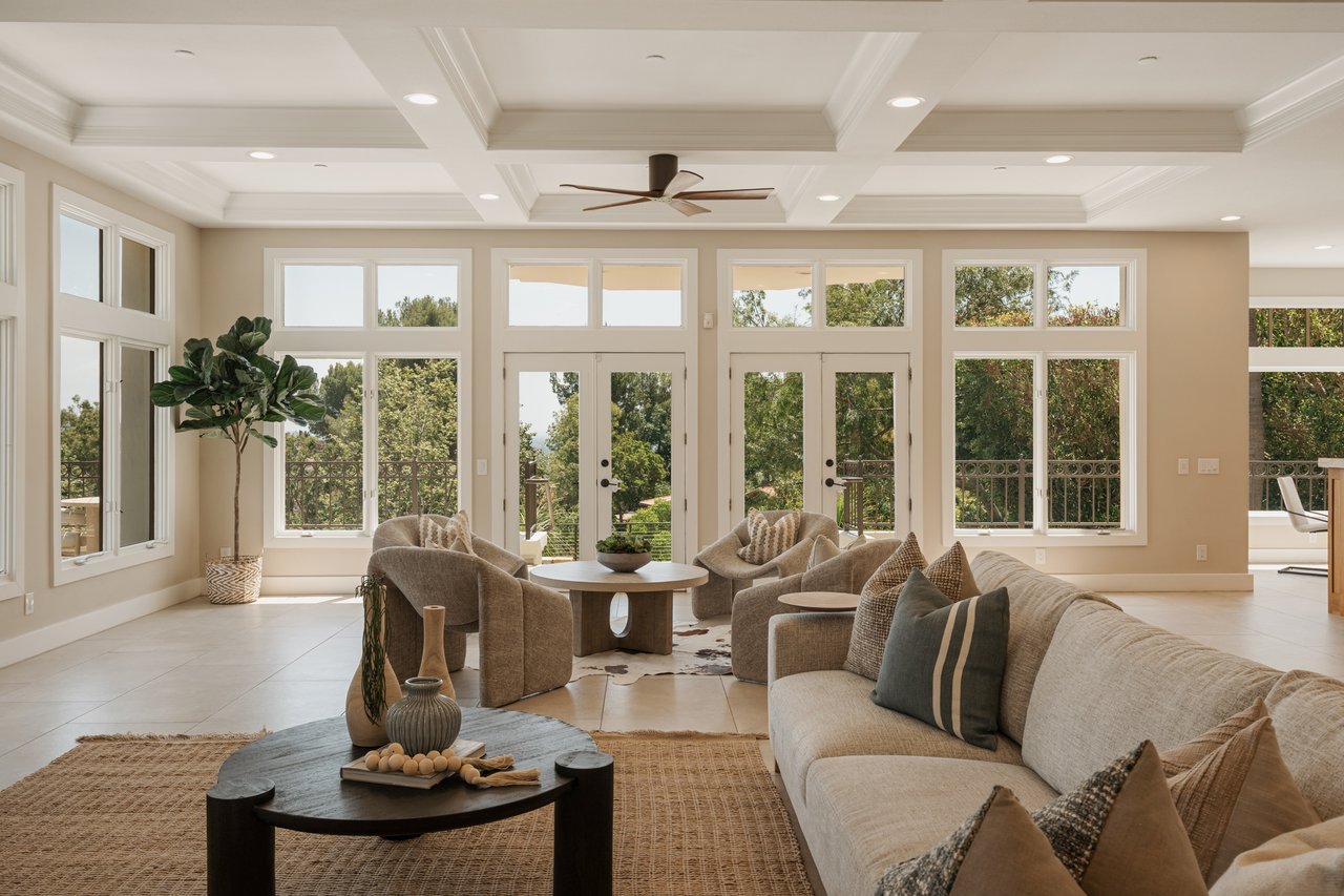 1805 Holly Tree Lane