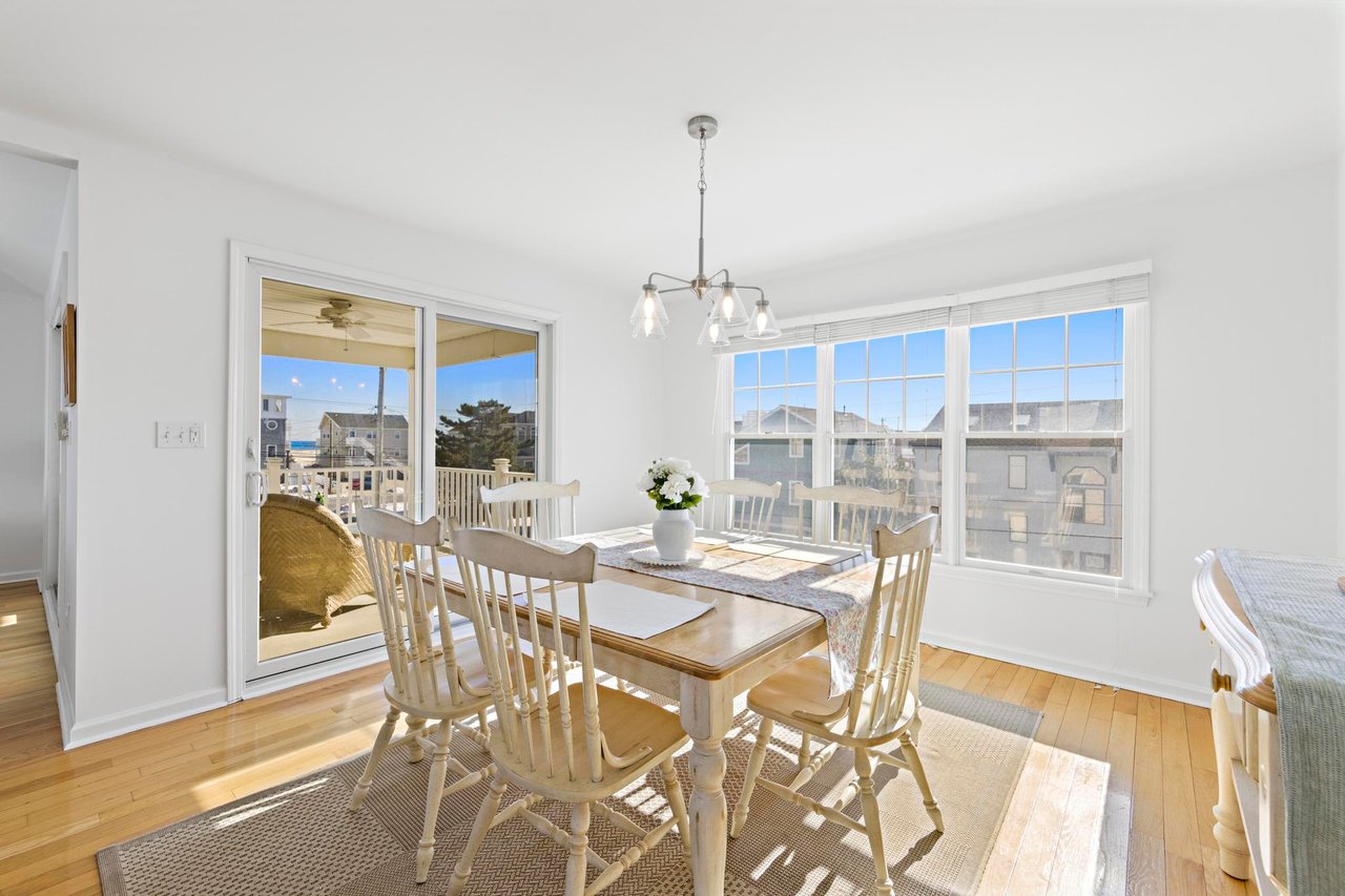 7 W Julia Ave, Long Beach Twp