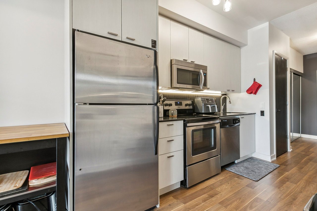 775 King St W Unit: 906