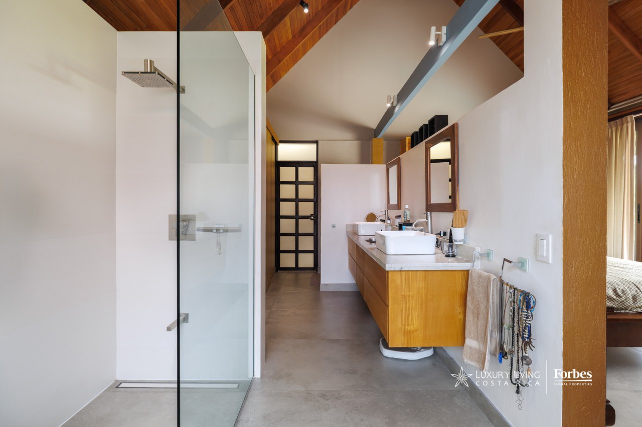 21476 - House: Balinese-Inspired Luxury Home for Sale in Atenas