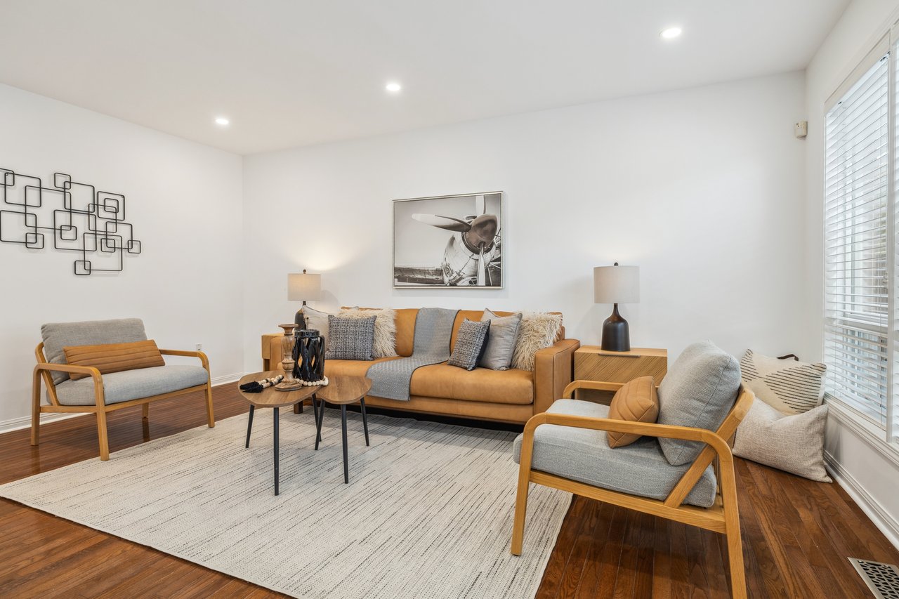 Beautiful End Unit Freehold Towhome in desirable Westmount!