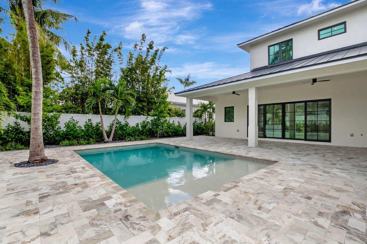 17 NW 16th St