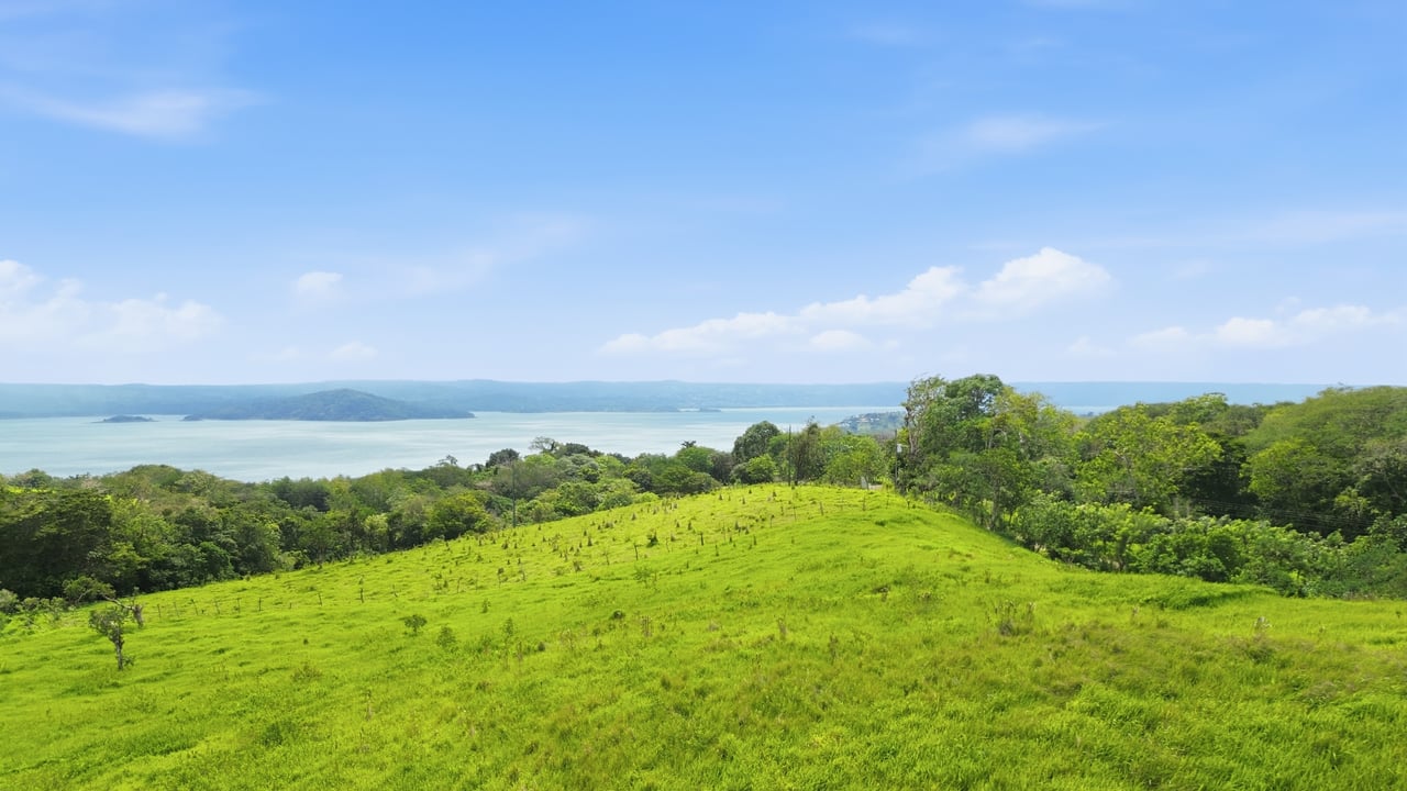 1.9 Acre Lake View Property Arenal - Tilaran 