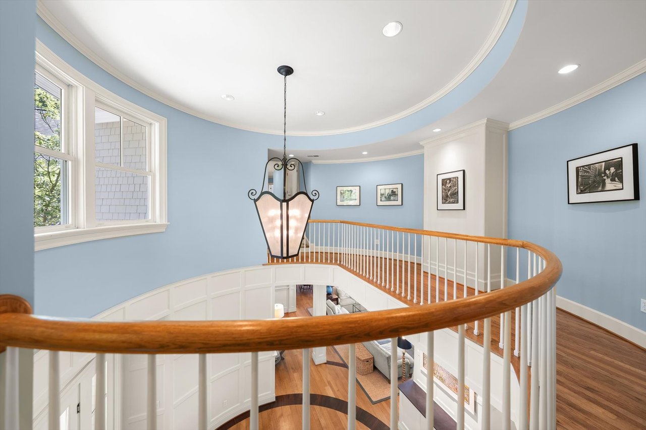 654 Round Hill Road