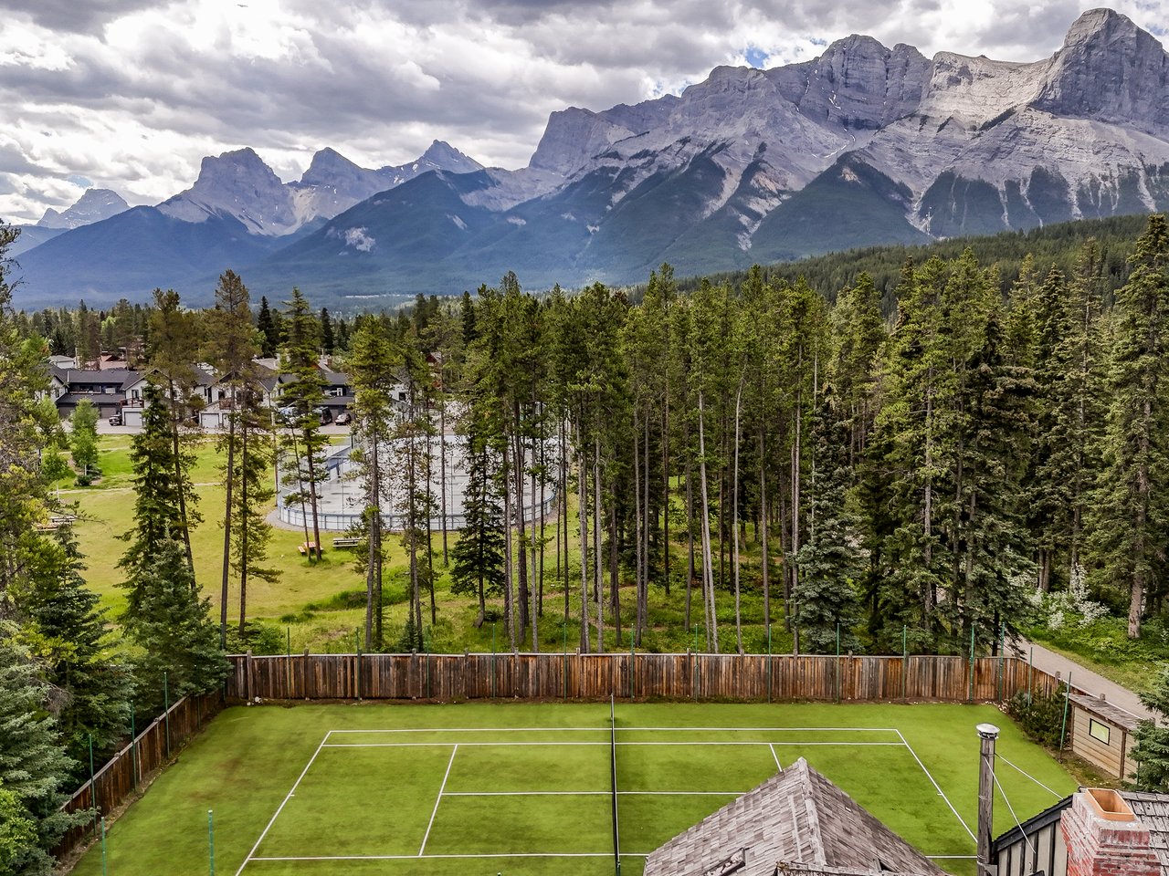Private Mountain Retreat on Nearly Half an Acre
