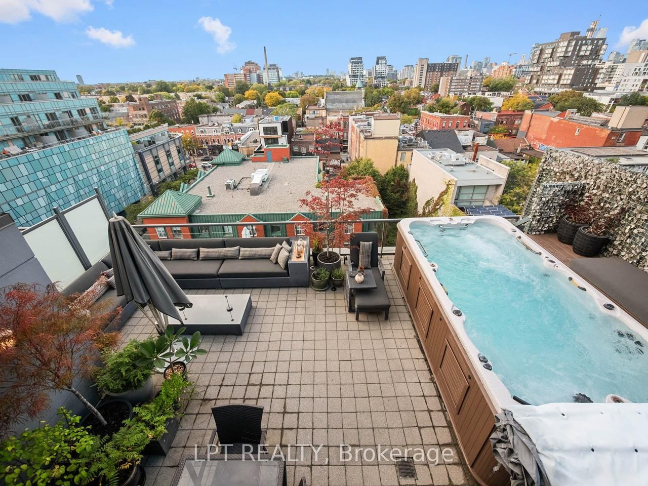 PENTHOUSE LUXURY IN KING WEST