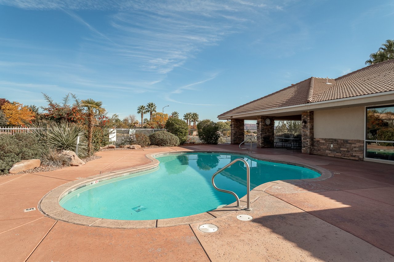 1319 W Red Butte Dr