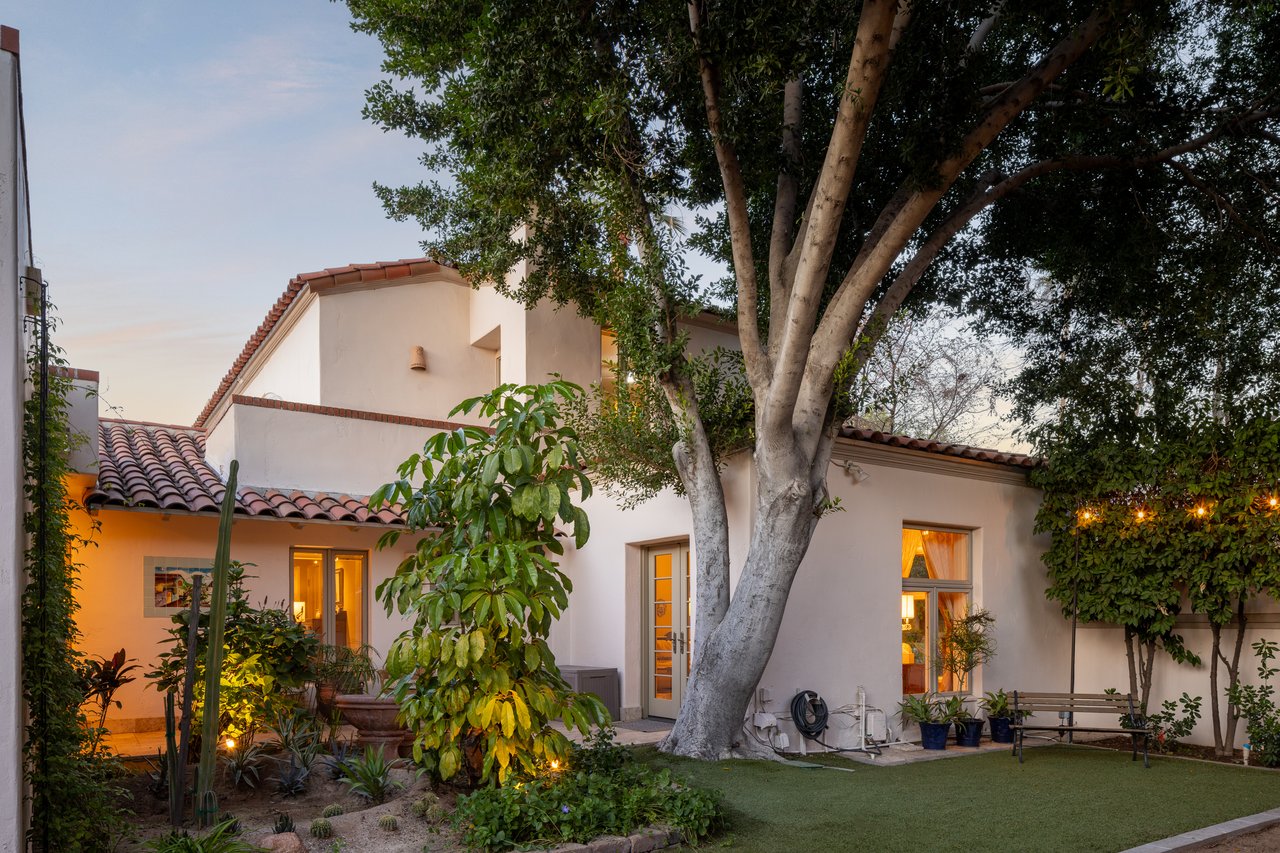 3042 N MANOR Drive E