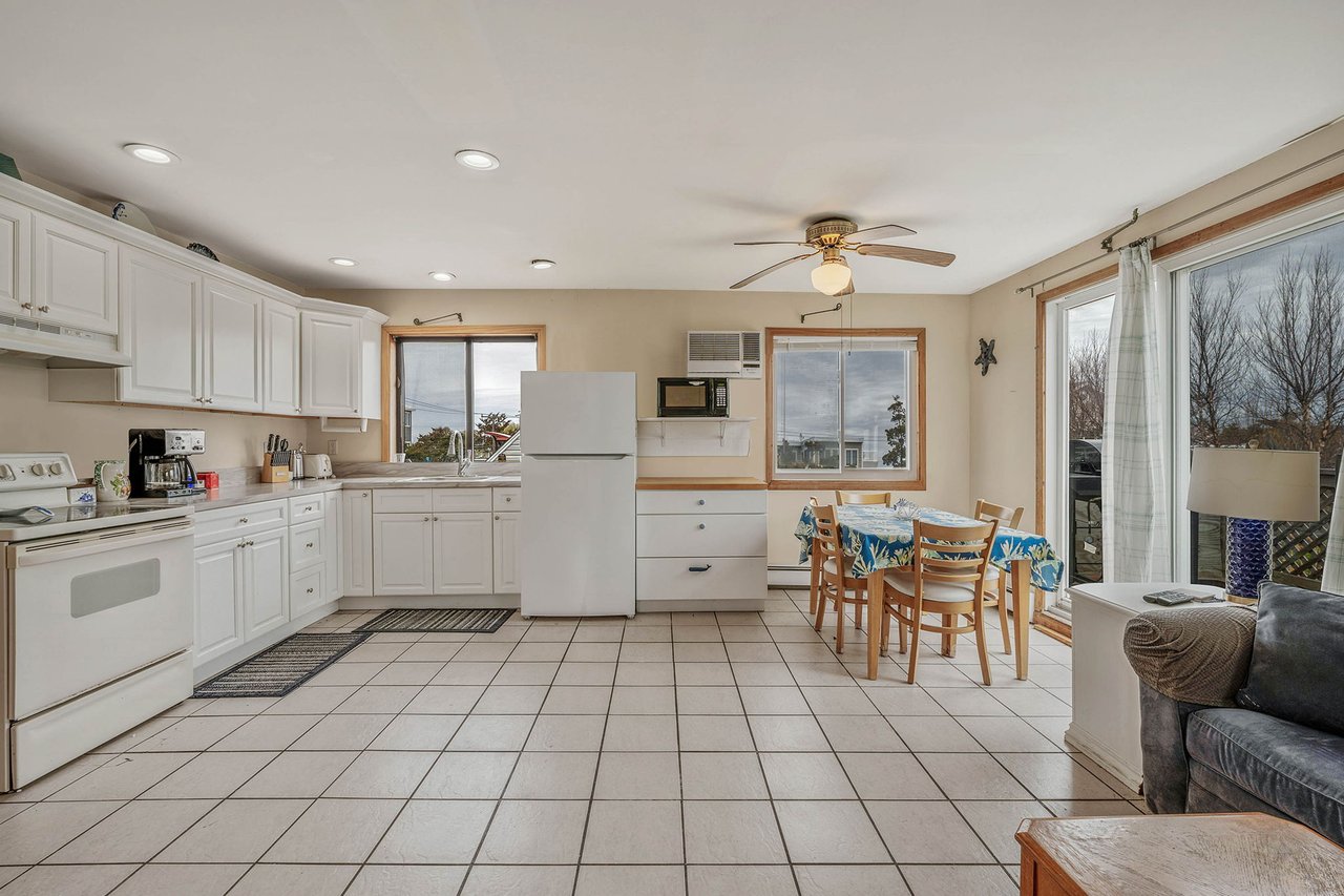 83 E Lighthouse Walk