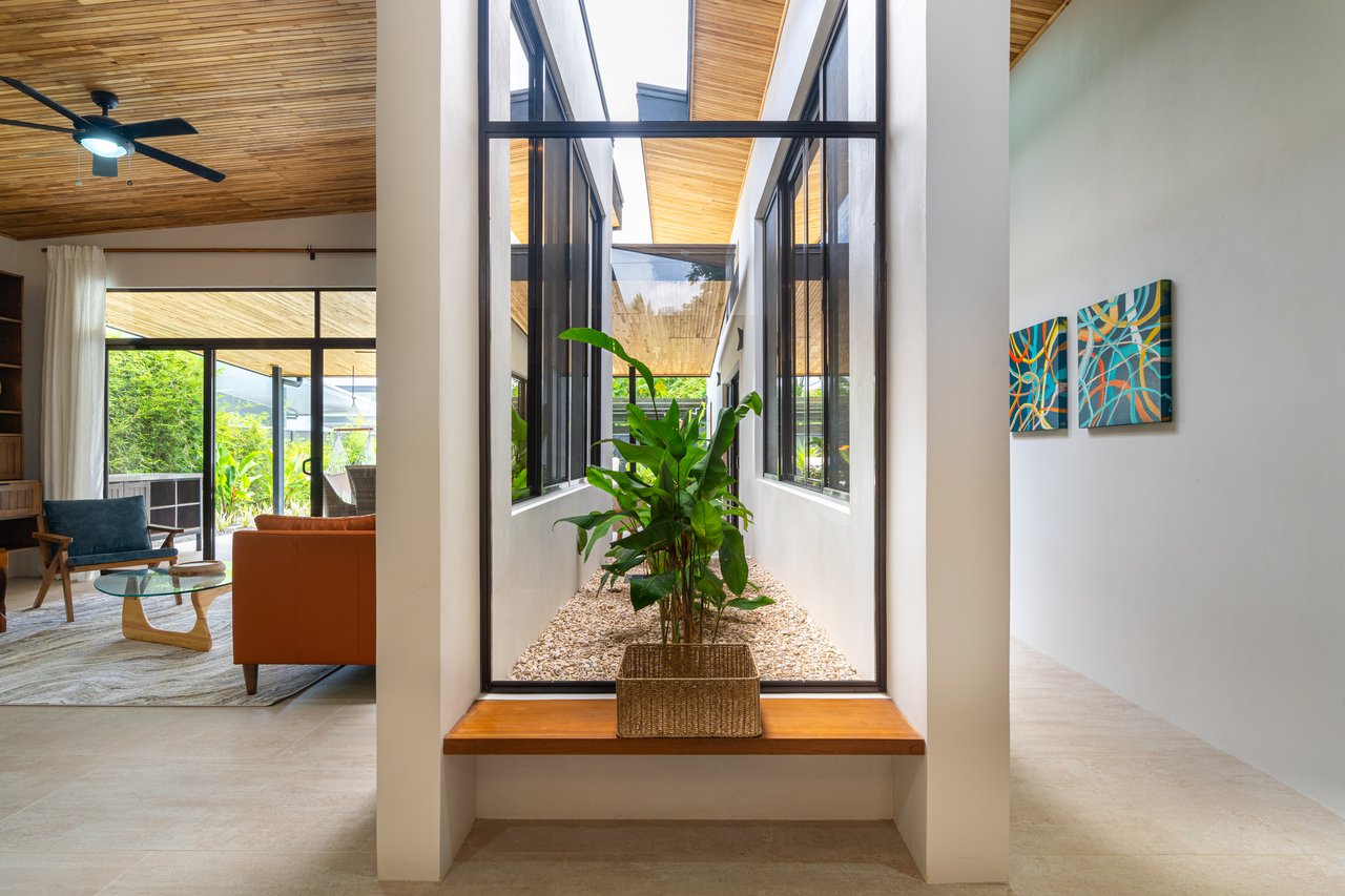 Uvita Tropical Urban Home, New Quality Build!