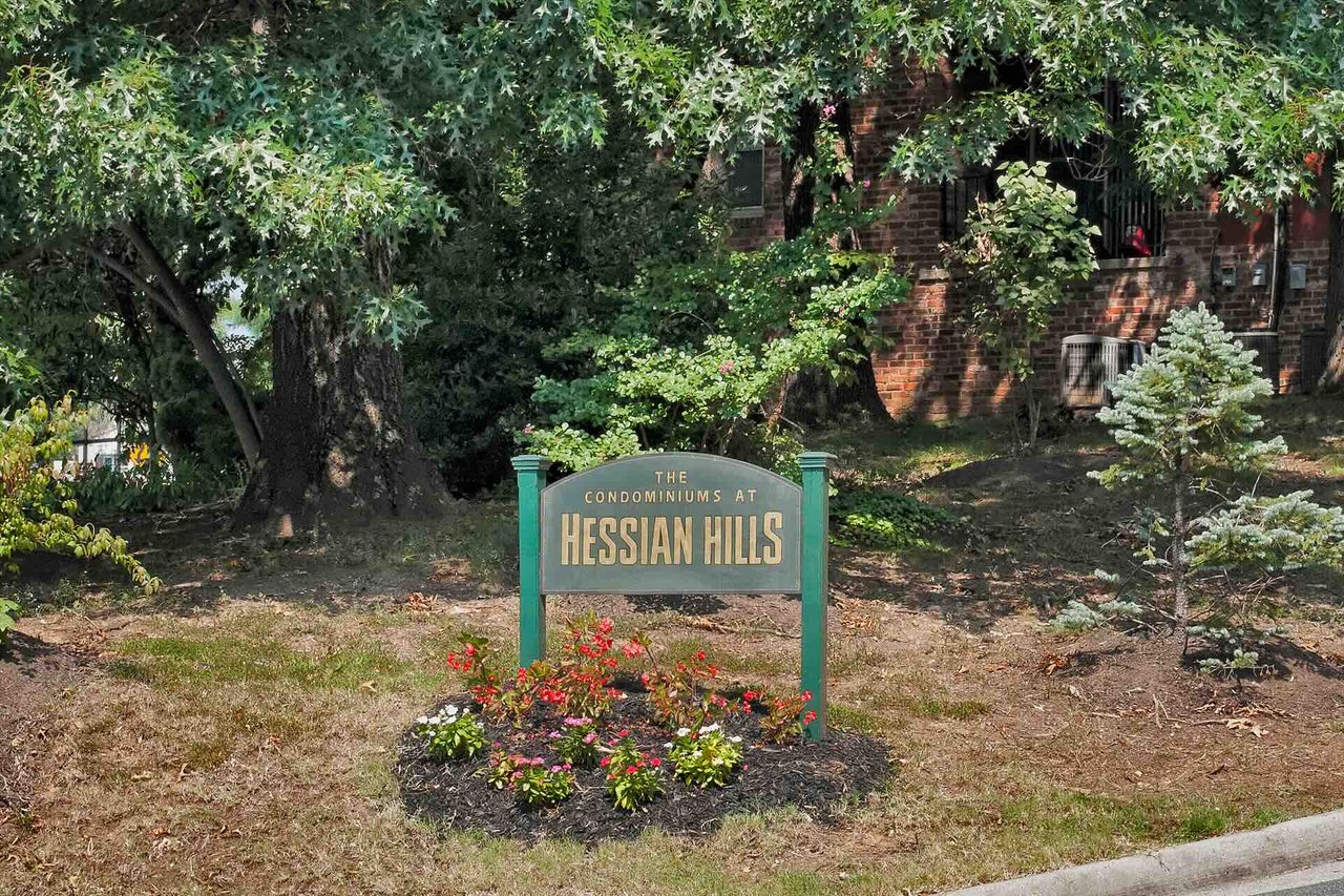 Hessian Hills Condominiums