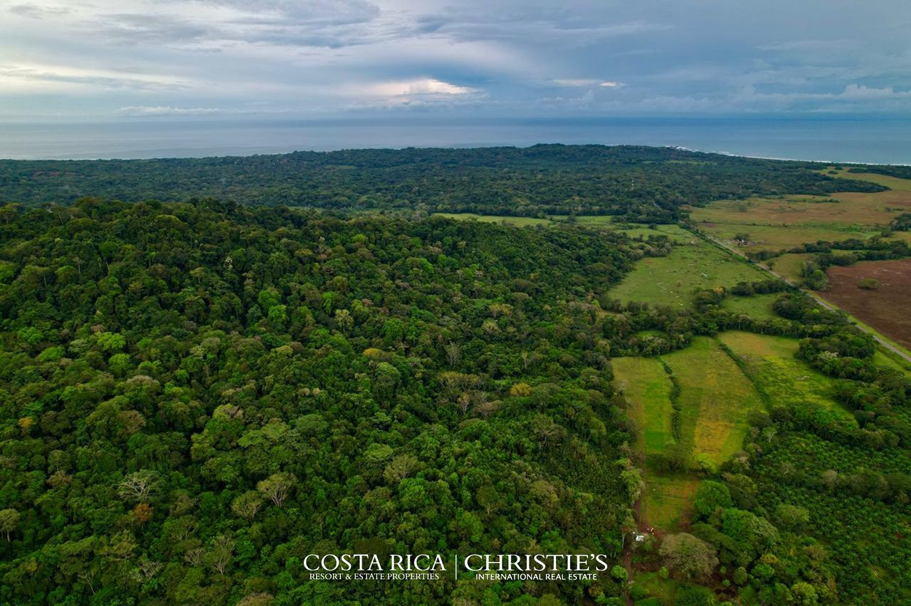 Expansive Ocean Views Central Pacific Estate 