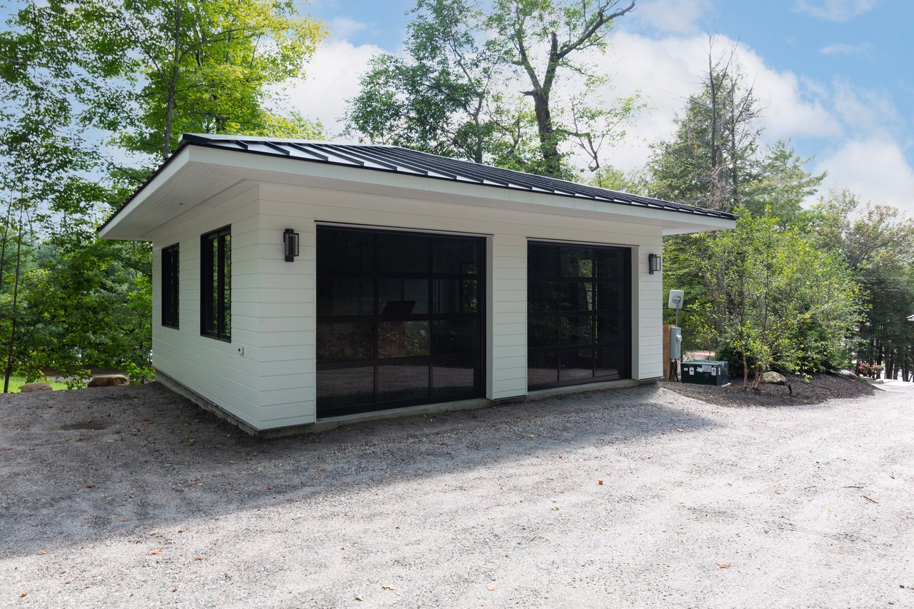 KINGSETT ROAD, Lake Rosseau
