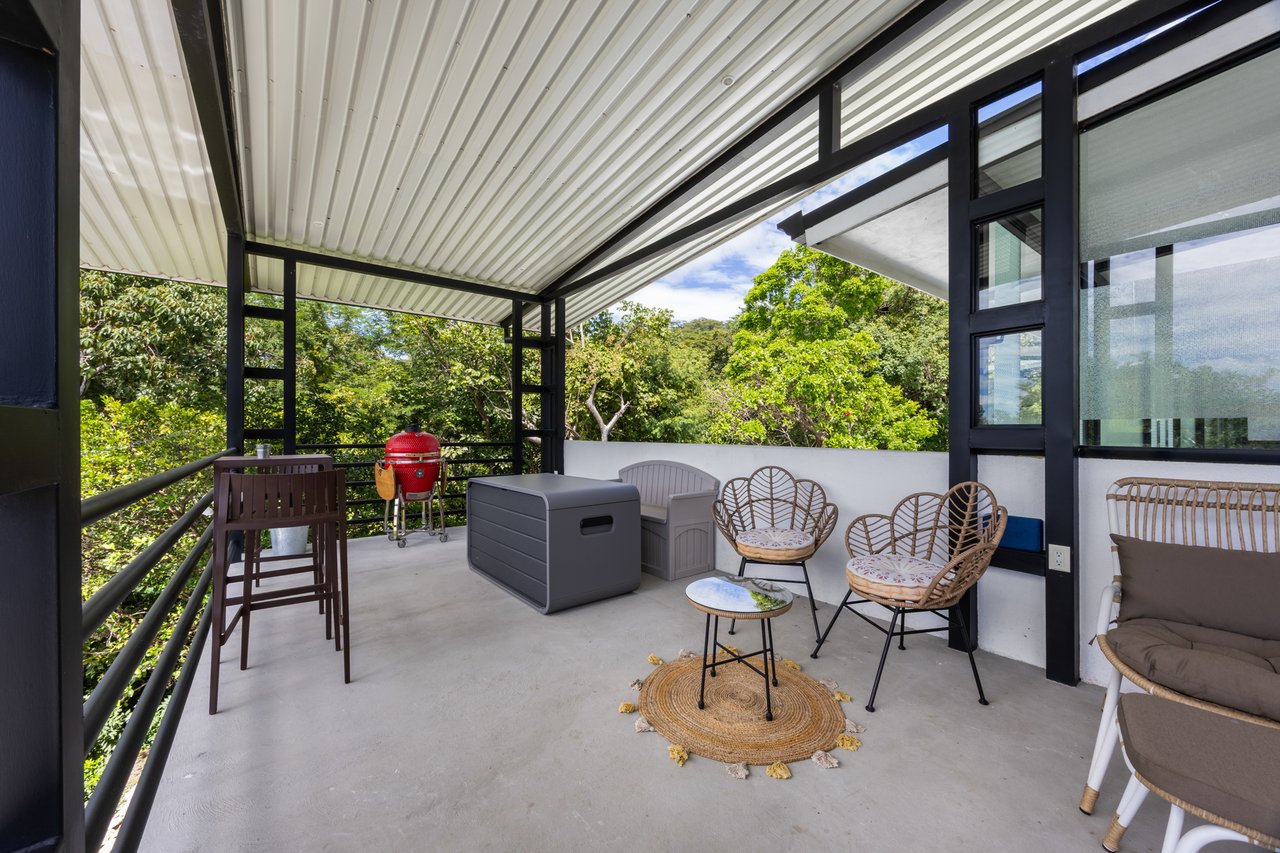 Casa Brillante & Casita Cinco Playas | Modern Home with Guest Casita, Pool & Mountain Views in Huacas