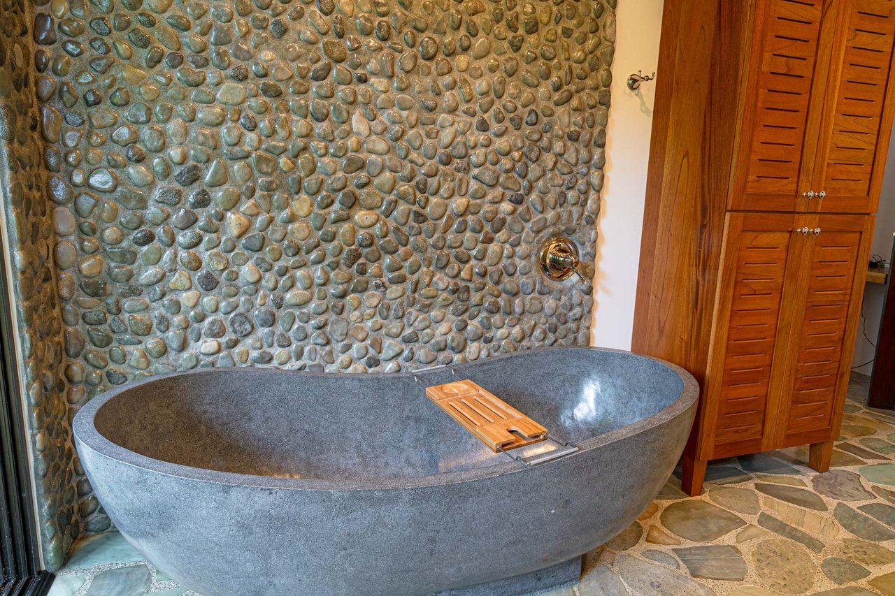 Luxury 3-Bedroom Waterfall-View Home