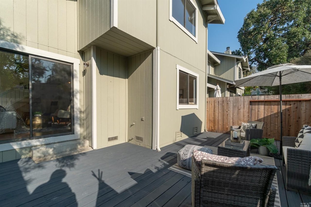 17 Cedarwood Ln
