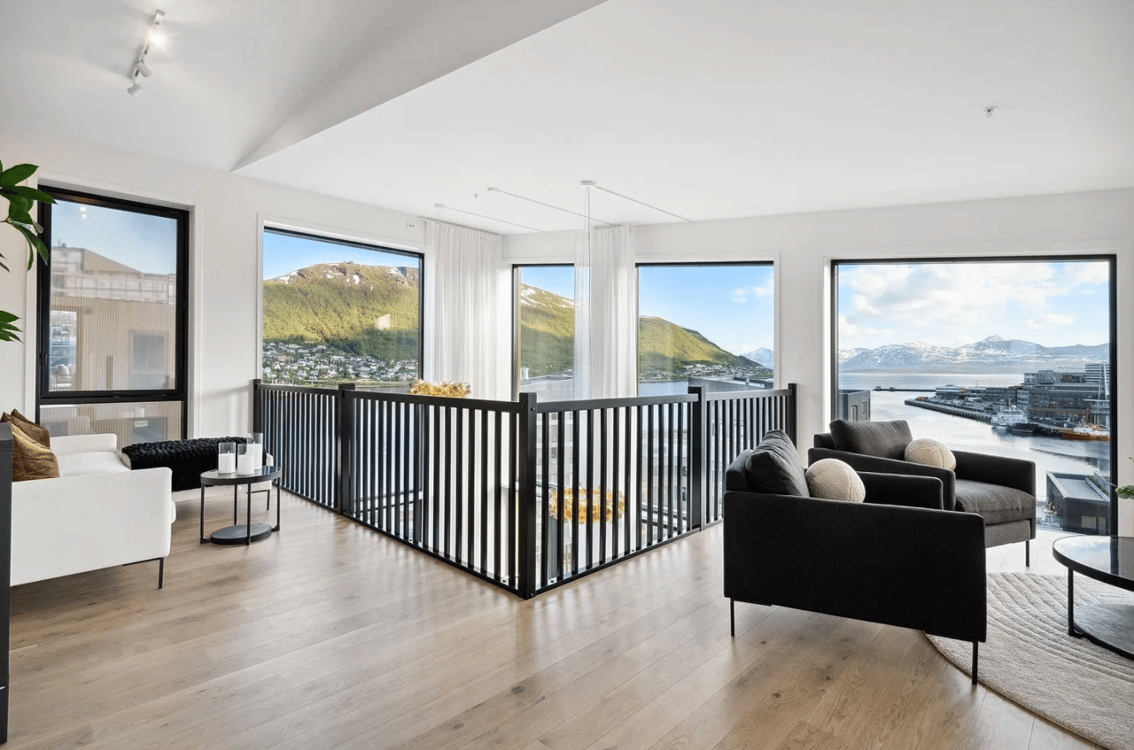 PENTHOUSE IN THE ARCTIC SKYLINE 