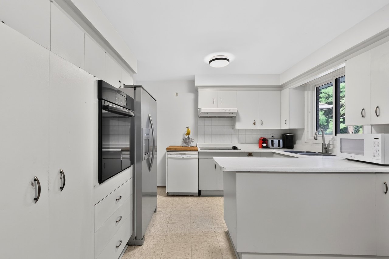 975 Cresthampton Lane