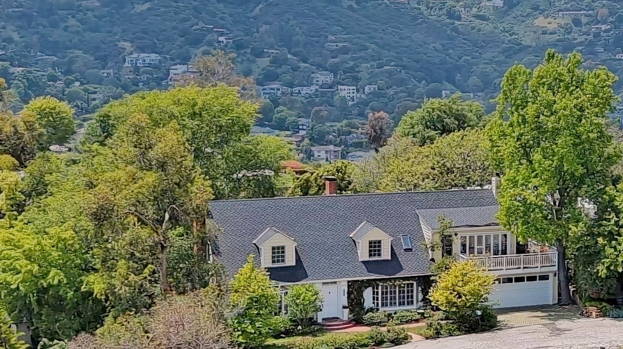 A Slice of Heaven in Lake Hollywood
