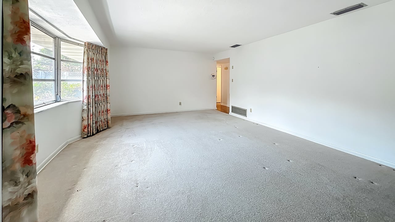 Mid-Century Modern 4-Bedroom in Dommerich Hills, Maitland