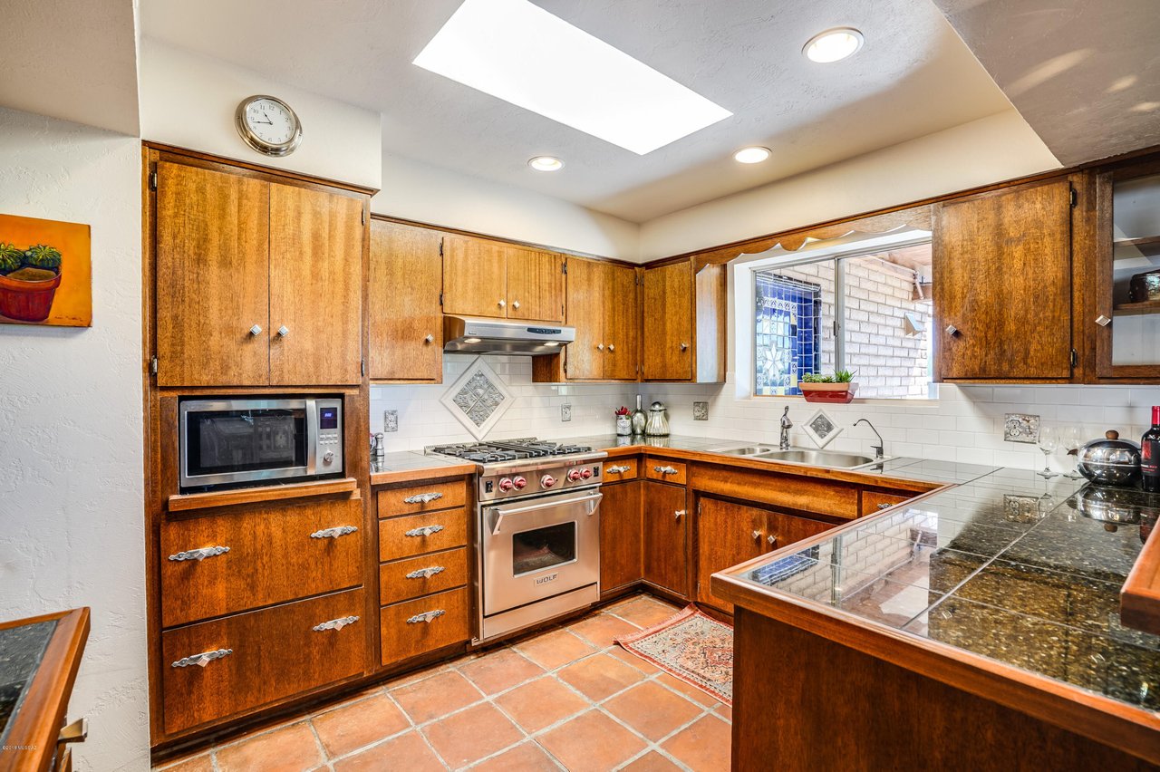 1129 W Fern Dr