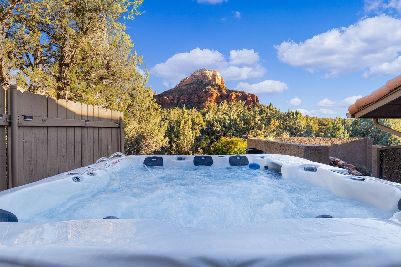 Mammoth Rock Lodge-New Family Home Remodeled, 2 Hot Tubs & Game Room