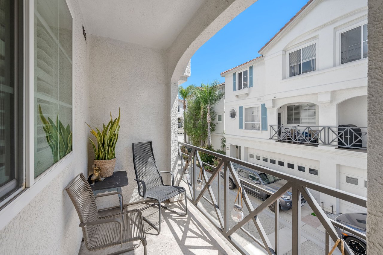 5439 Marine Avenue