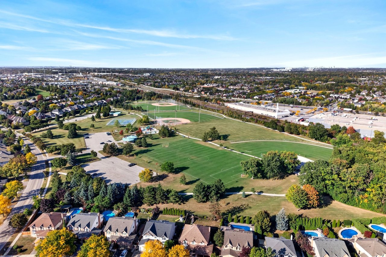 Executive Millcroft Townhome