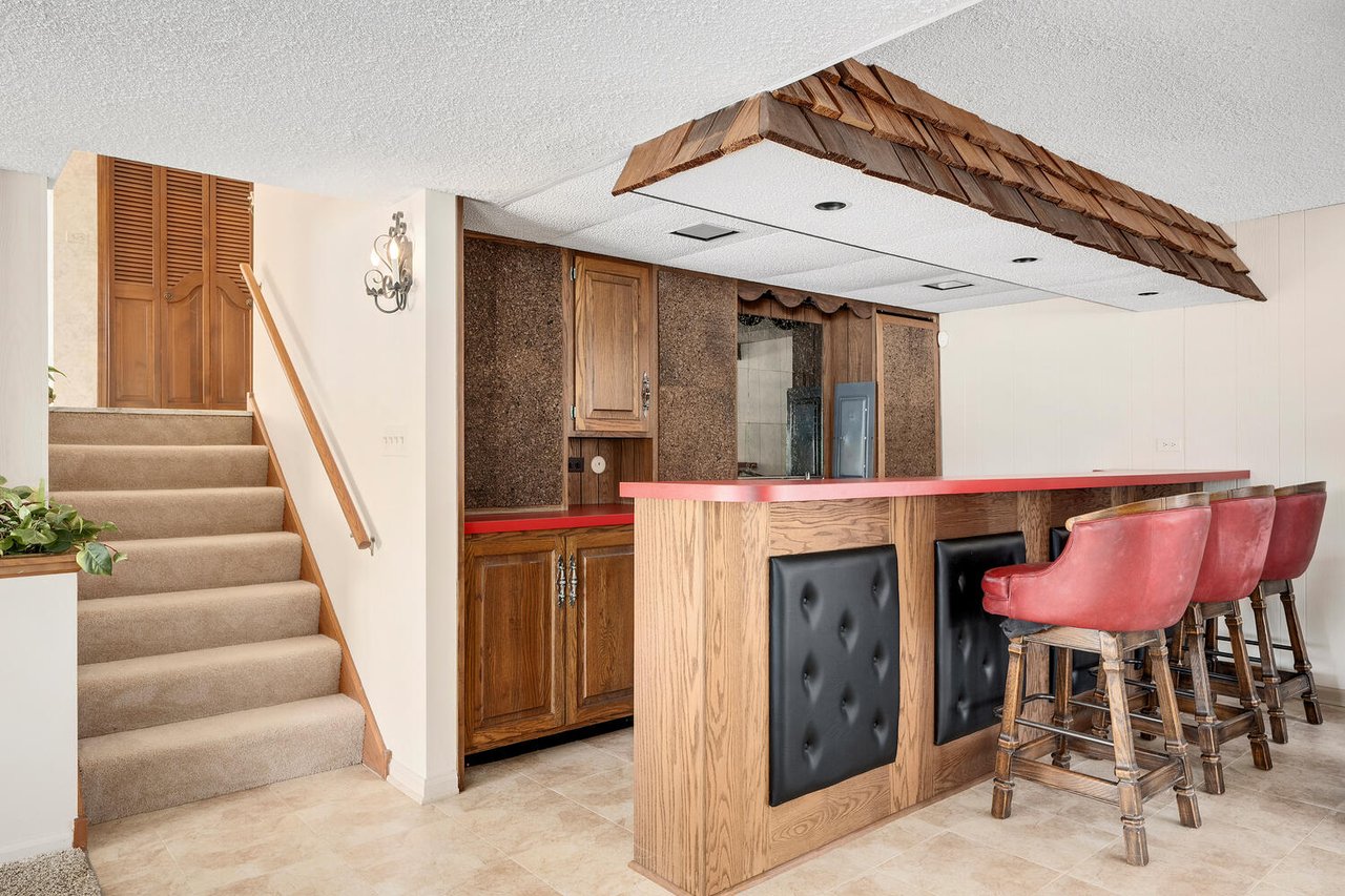 Acreage Living in DuPage County. 28W472 Cape Ave, West Chicago