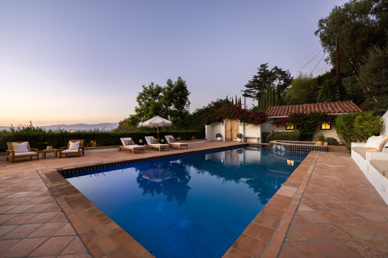 3646 Sunswept Dr, Studio City