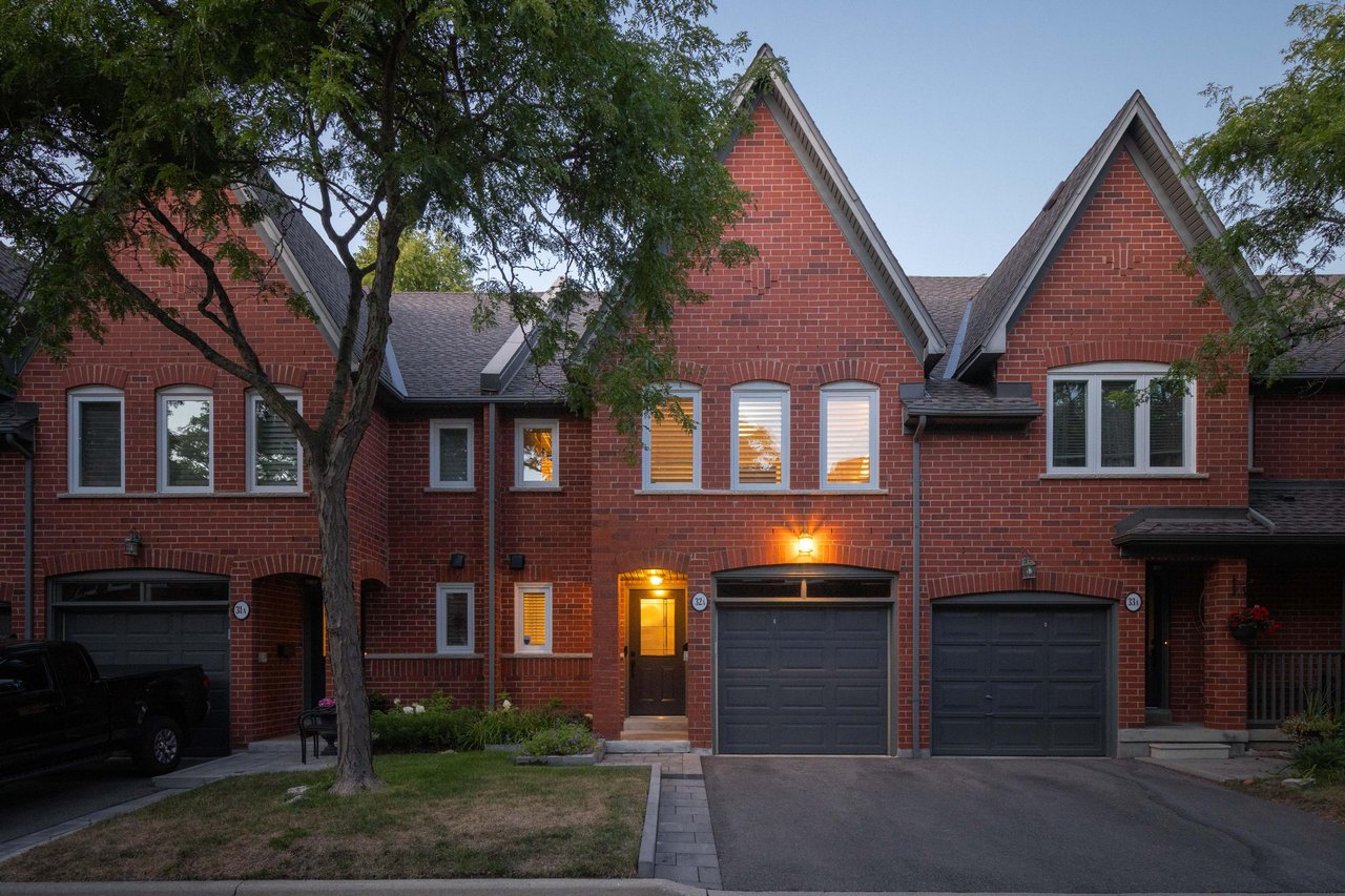 1064 Queen Street W 32A