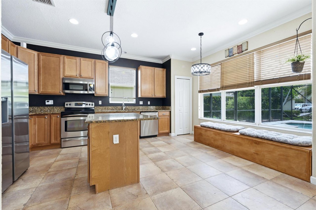 8113 Bautista Way