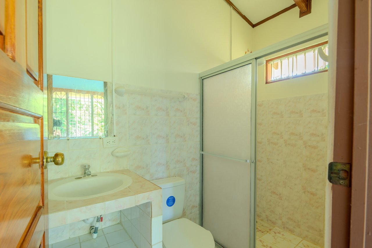 Vista Serena, beautiful House surrounded by nature in Villa Nueva de Quepos