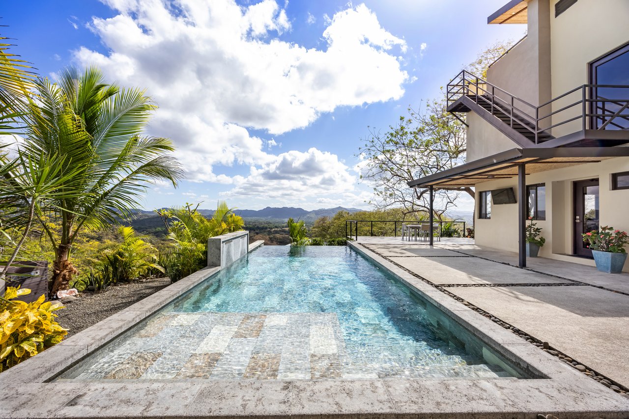 Corona Del Cabo 4 | Main Home + Guest House with Views & Pool – Playa Grande