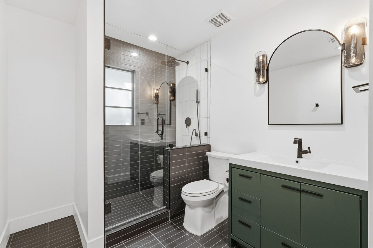 3901 E WELDON Avenue