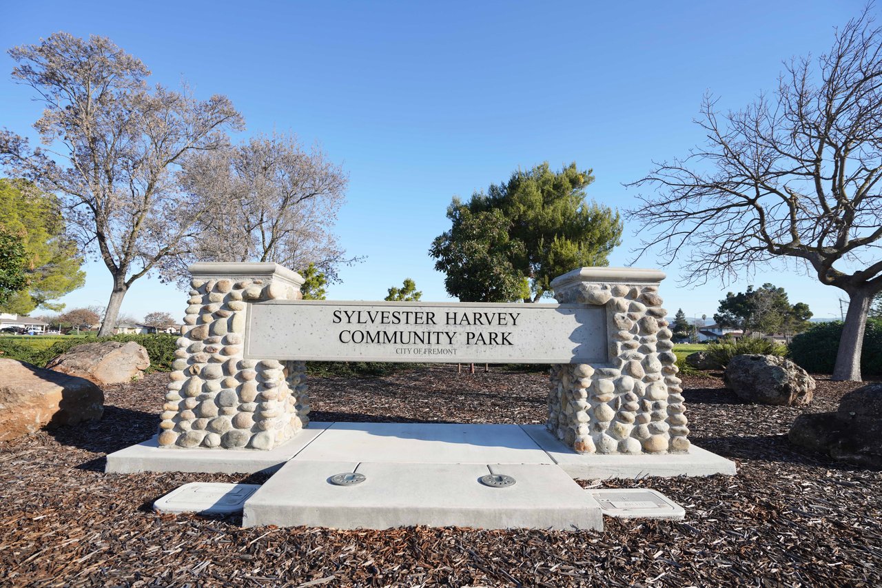 32490 Lake Temescal Ln