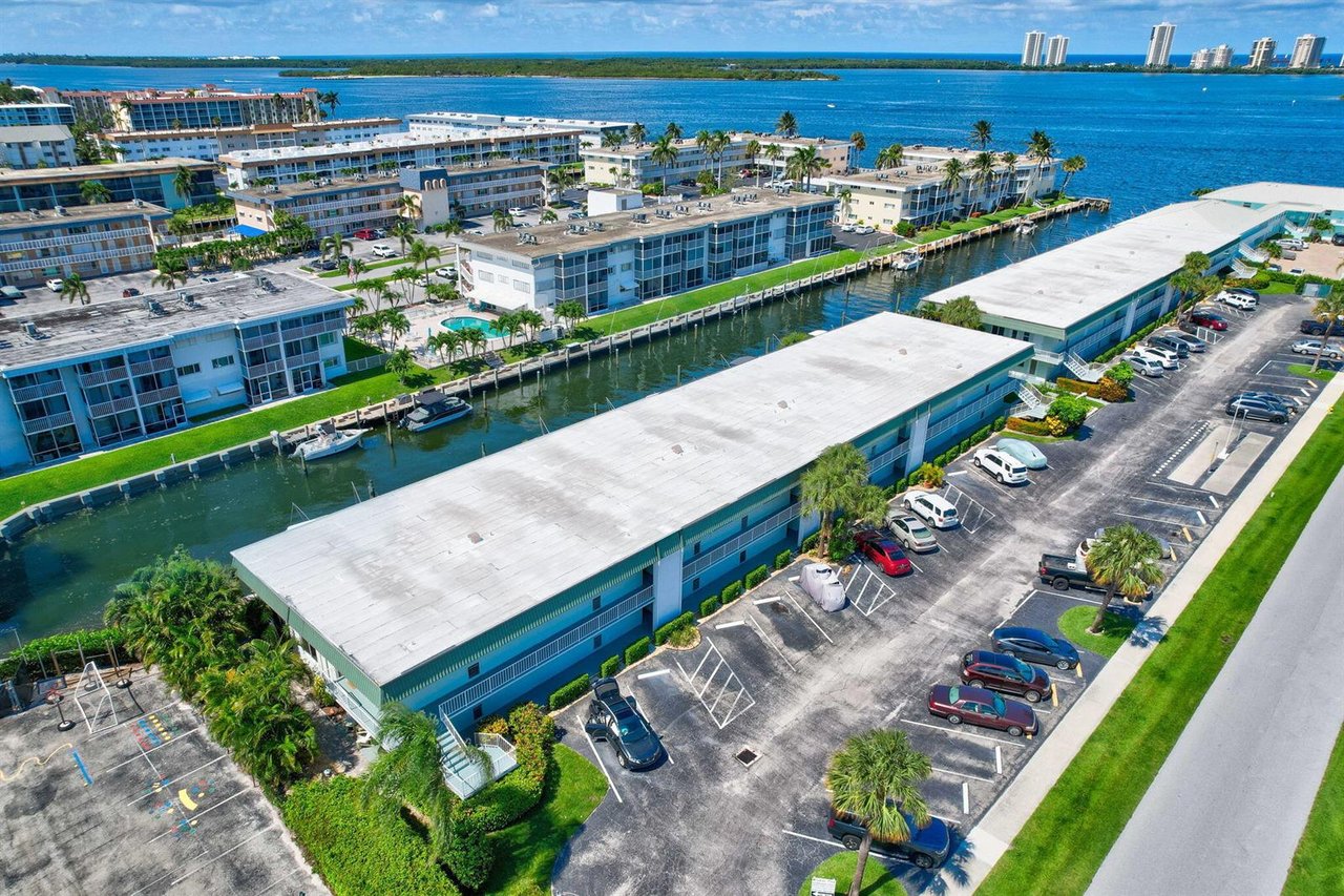 121 Wettaw Lane Ln #112