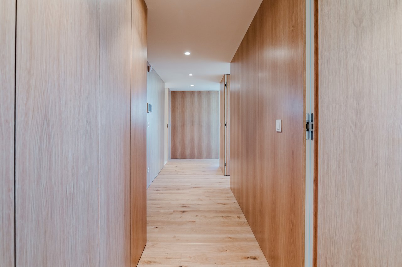 Elegant 3-Bedroom Sea-View Apartment with Large Terrace & Rooftop Pool in Vila Nova de Gaia