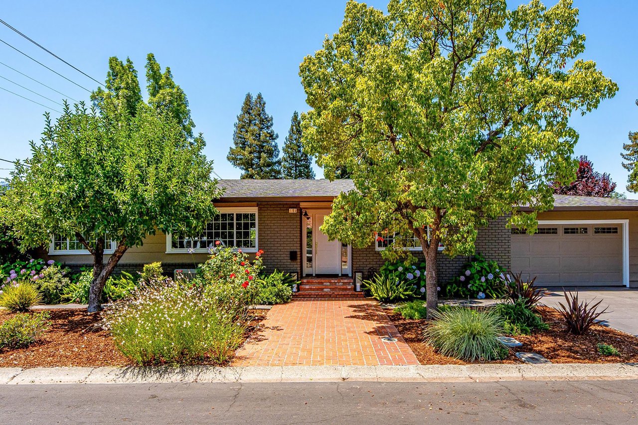 Impeccable Calistoga Home