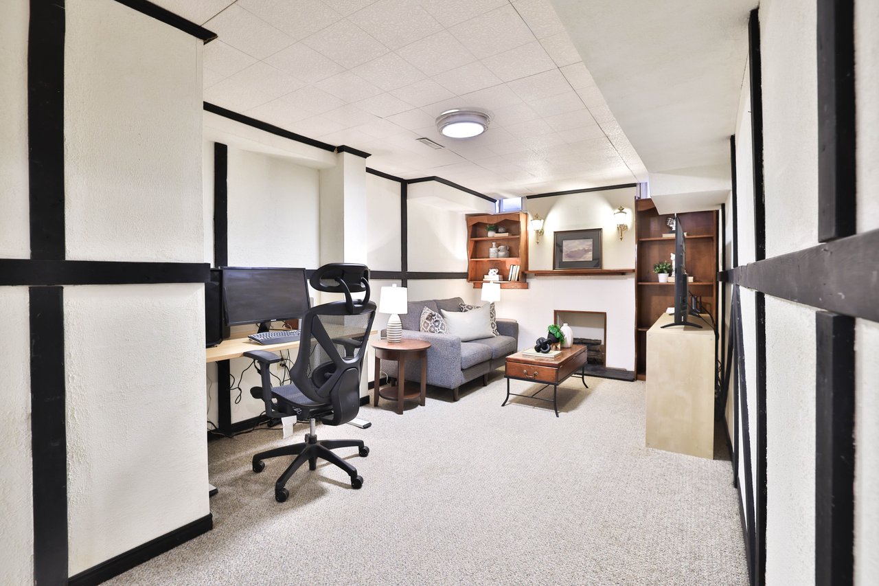 5255 Lakeshore Road 7