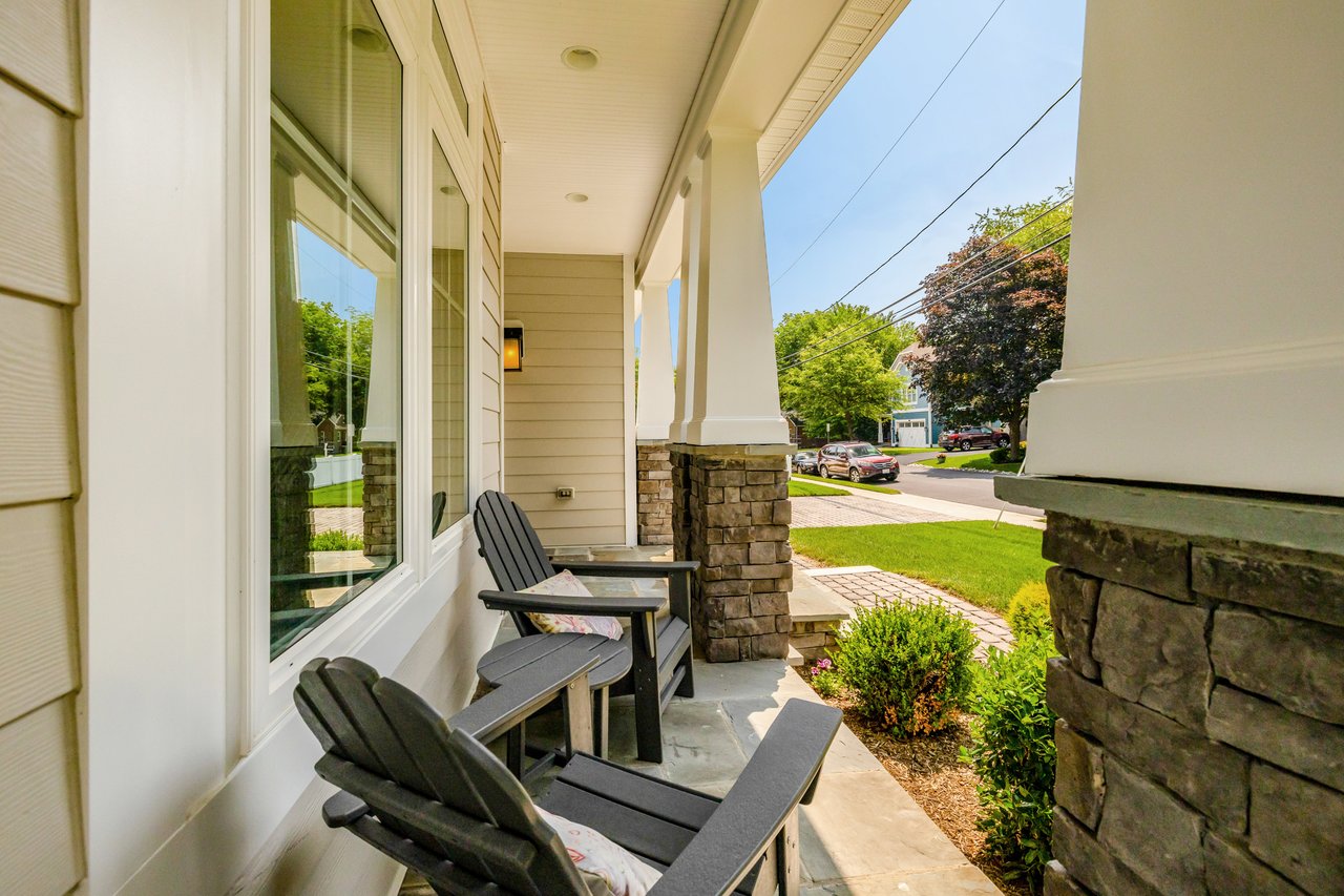 300 Jade Ct NW