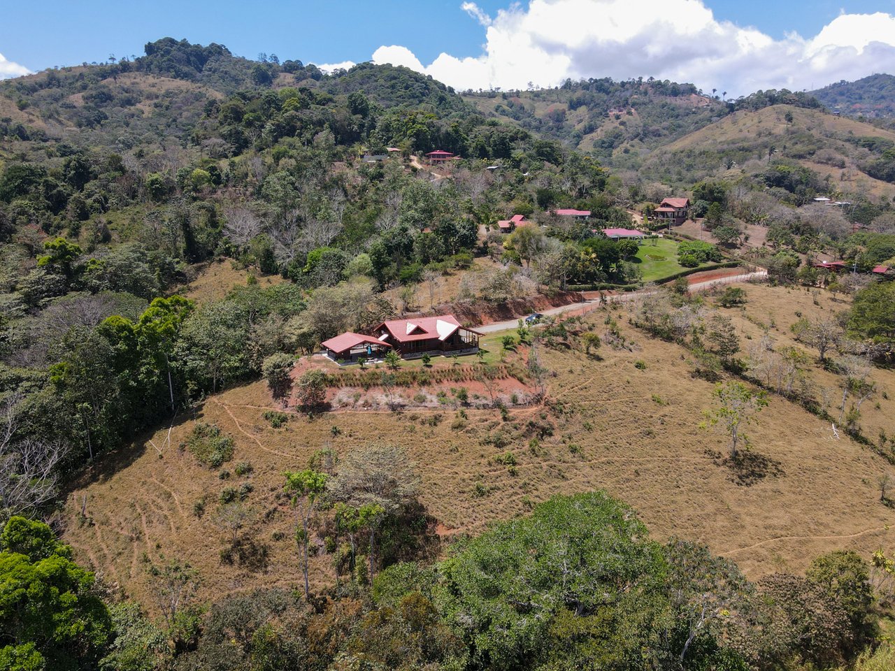 Serene Splendor - Discover Your Dream Home in Pacuar Perez Zeledon