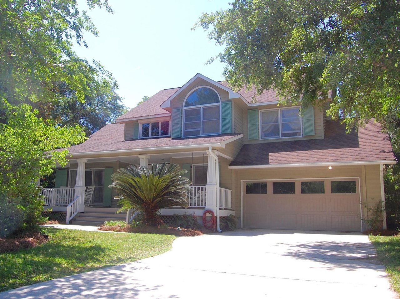 689 Travers Court