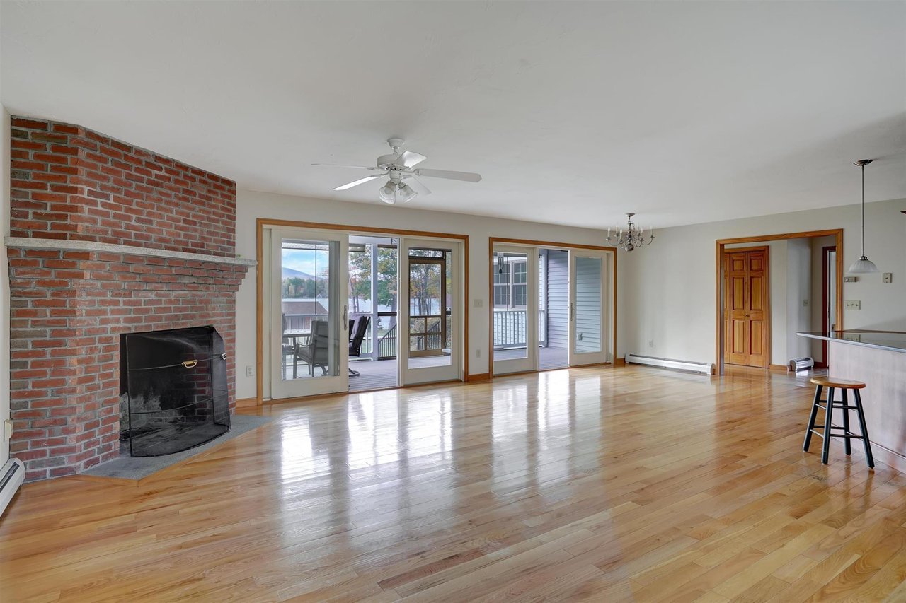 42 Thompson Point Ln
