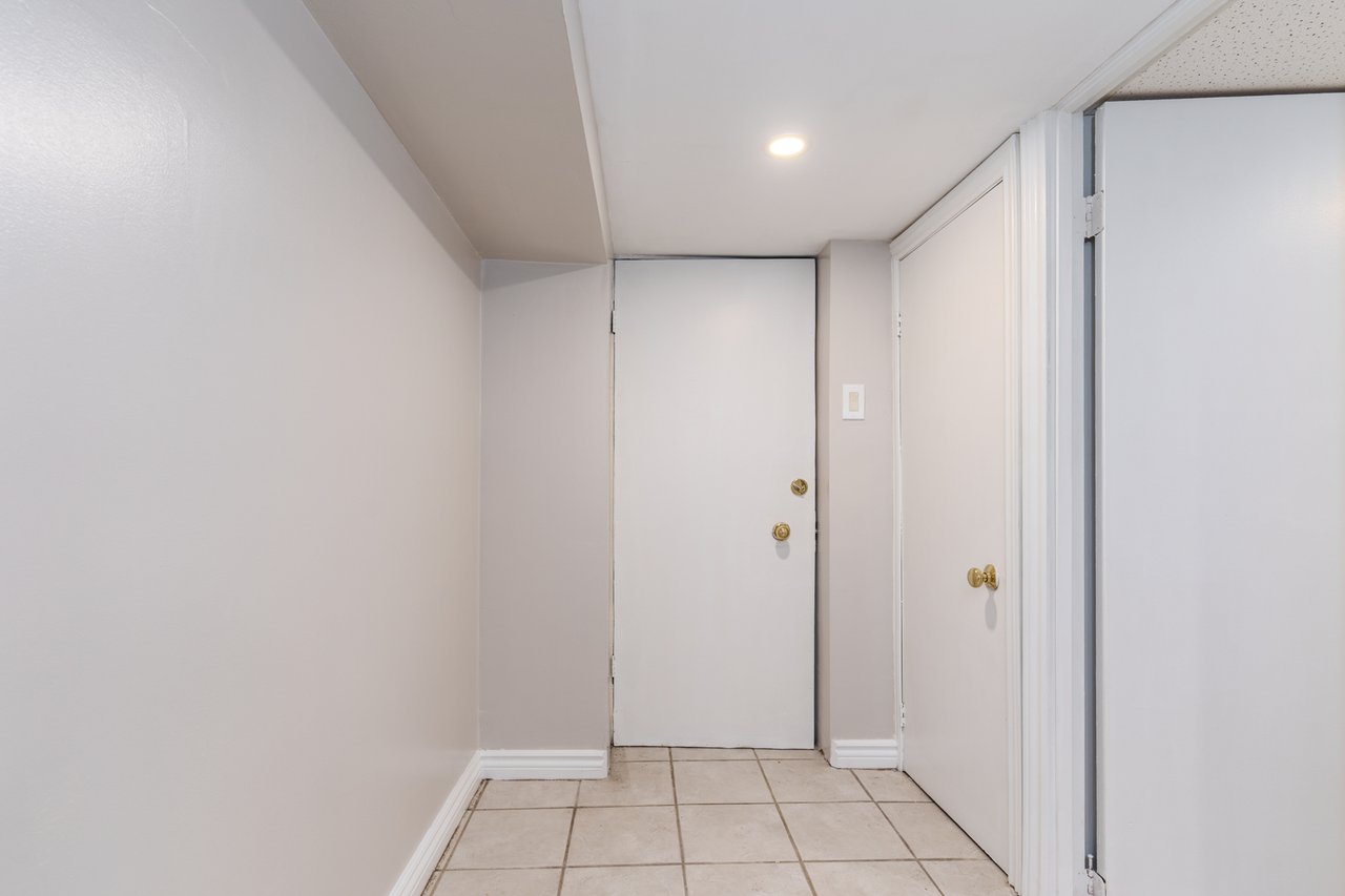 15 Indian Road Cres, Basement