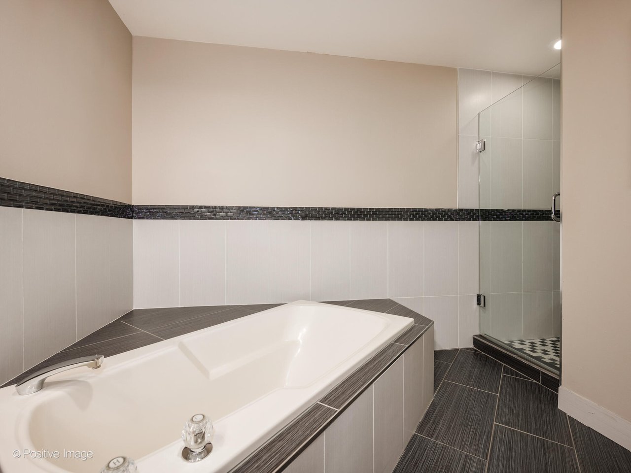 7410 W Lawrence Ave Unit 115