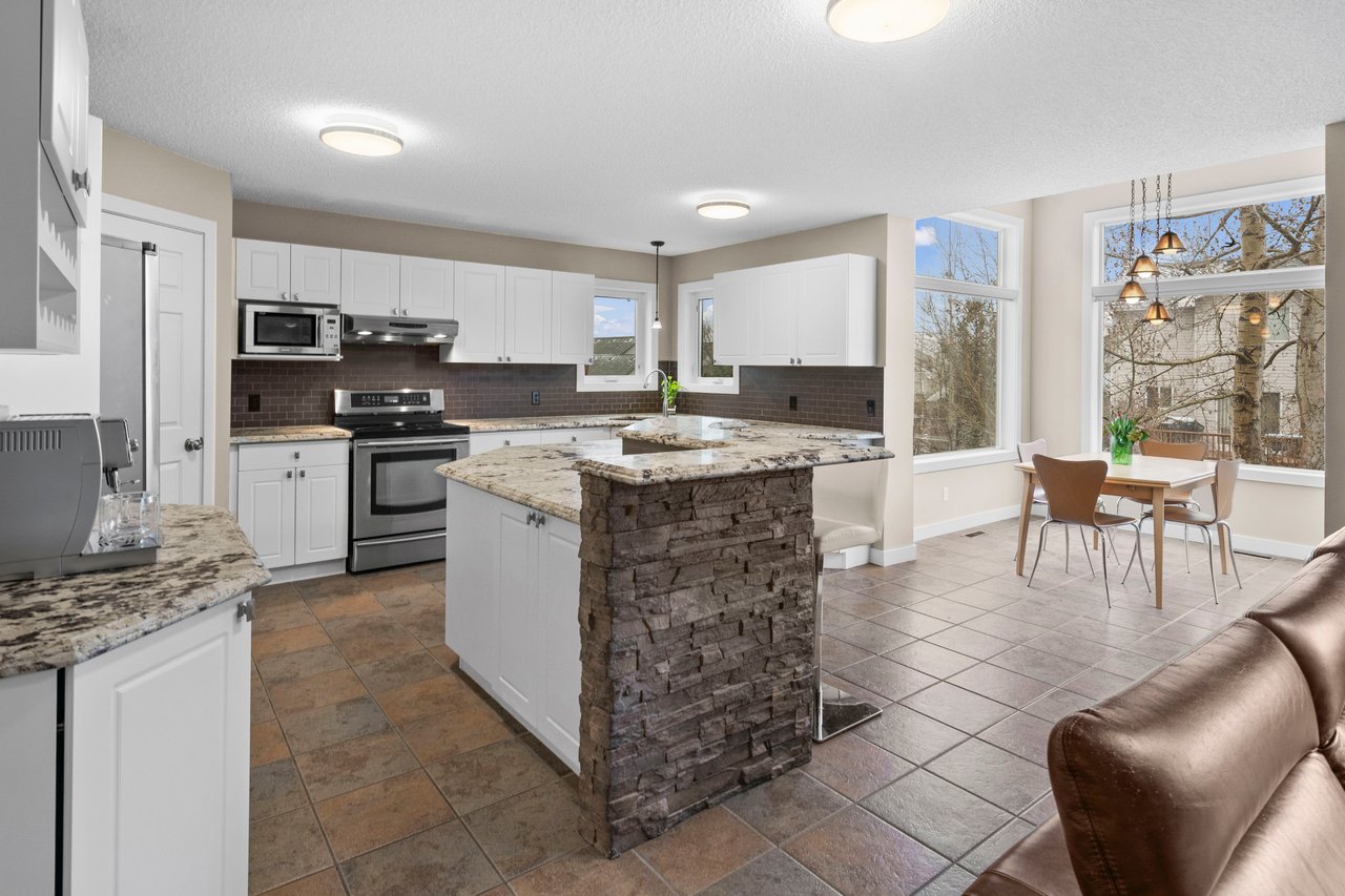 7 Valley Creek Bay NW