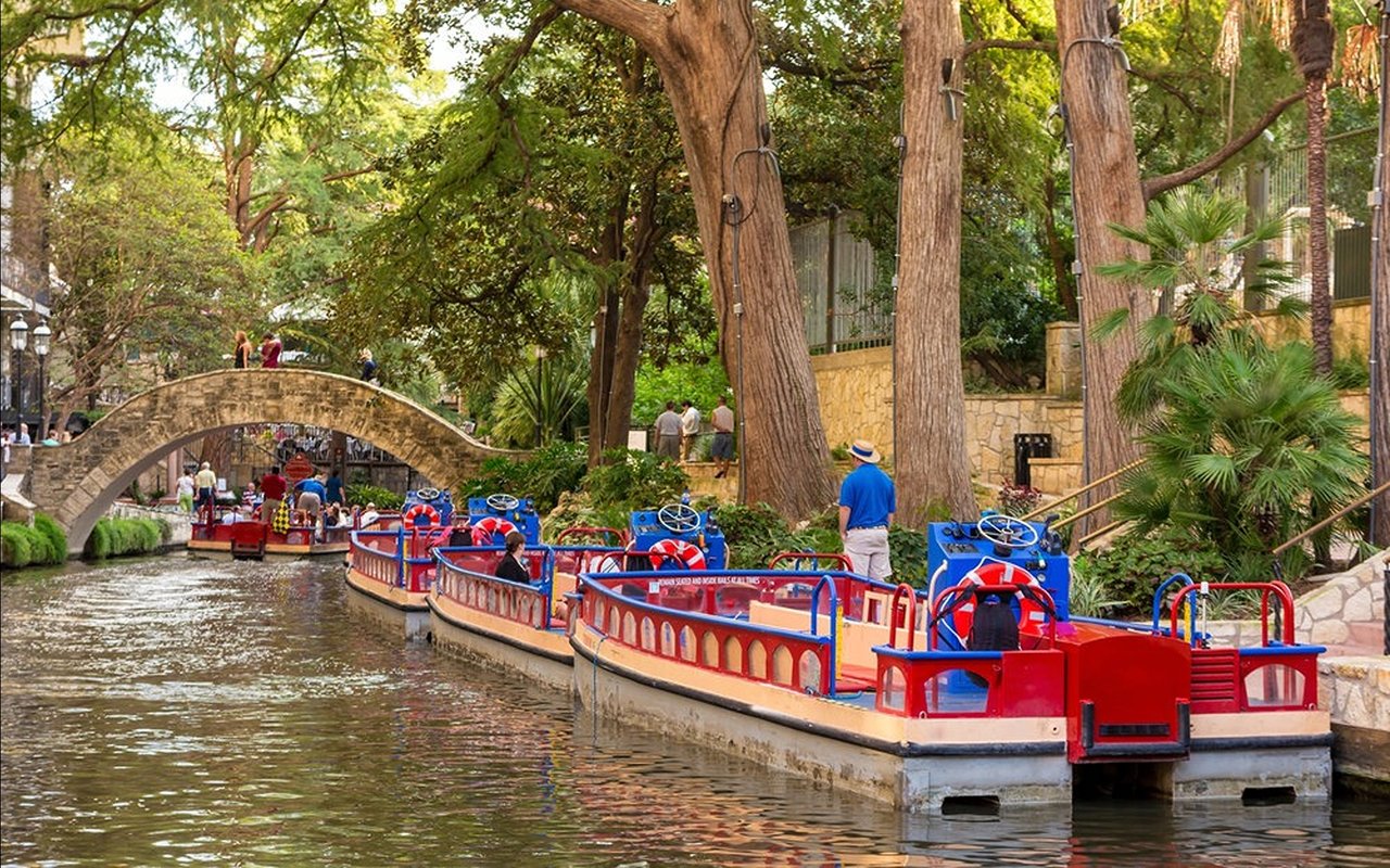 The Definitive Guide to the San Antonio Riverwalk
