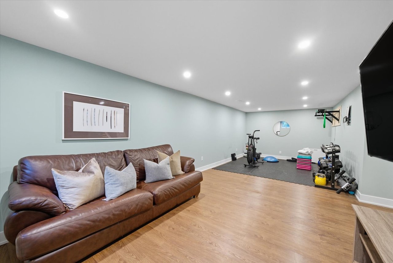 11 Avondale Cres 
