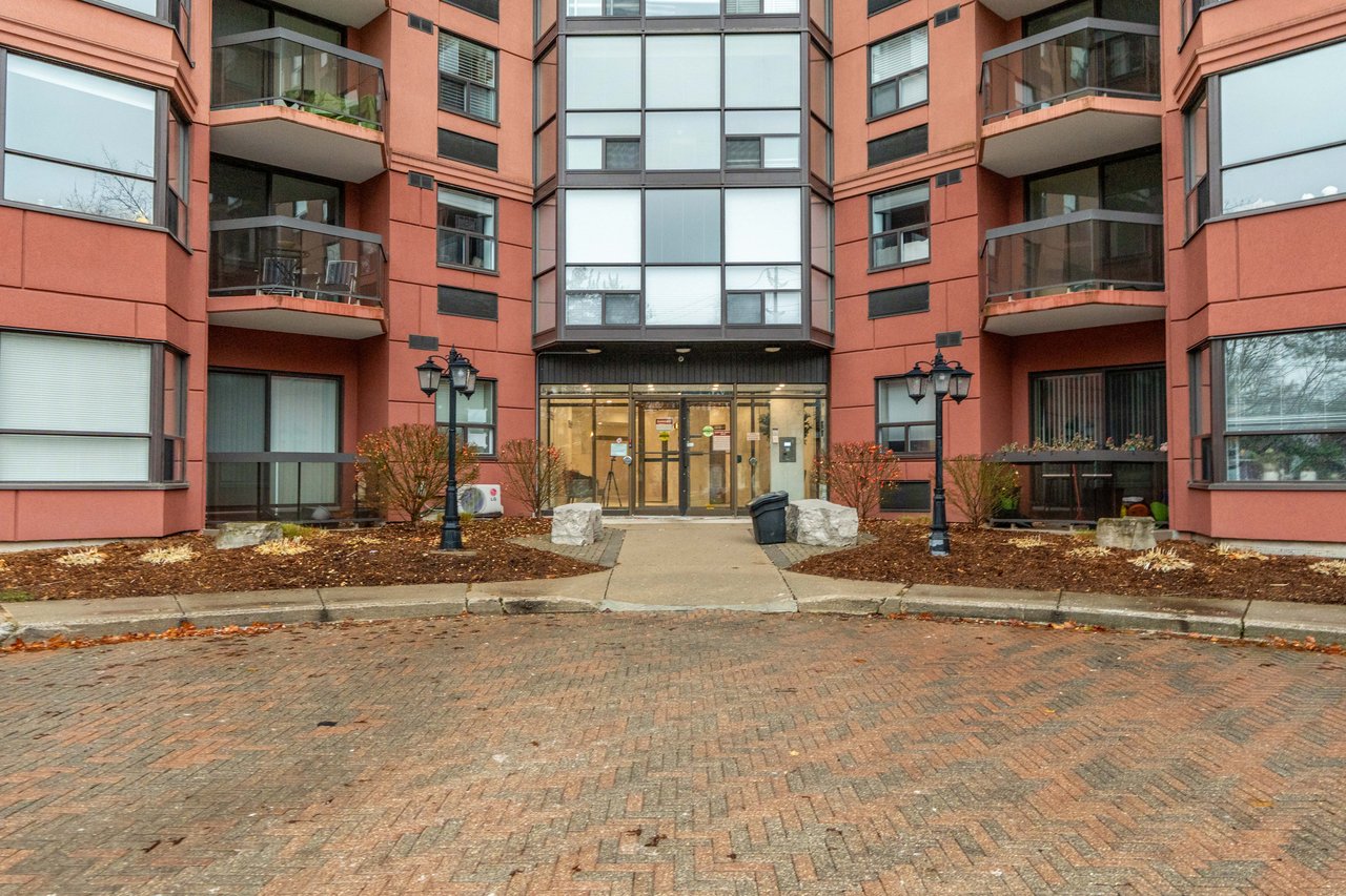 beautiful 2 bedroom 2 bath Condo in downtown London